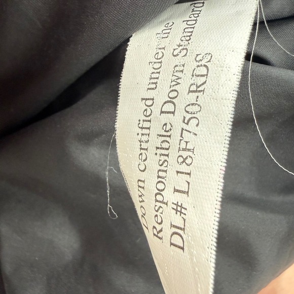 The North Face Womens Red 550 Down Fill Puffer Jacket Size M Flawed - Picture 8 of 9